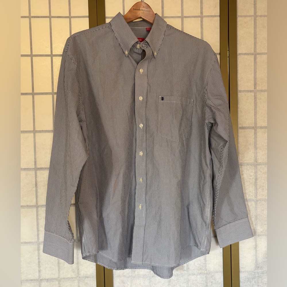 Izod Men's Blue and White Striped Button Down Shirt, Size Large